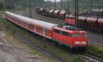 Ein fr mich eher seltenes Bild.110 490-0 mit 5 Regio Wagen bei der Einfahrt in den Seelzer Rbf.bei nass kalten Wetter am 10.07.2009.Eigendlich fahren RE ber den Seelzer S-Bahnhof.