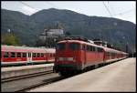 110 322 (9180 6110 322-5 D-DB) steht mit einer n-Wagen Garnitur in Kufstein abgestellt.