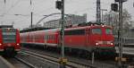 110 493 mit einem Pbz im Bahnhof Kln Messe/Deutz, leider spielte das Wetter nicht mit, dann stand die Lok genau vor den Signalen und als sie losfuhr fuhr auch der ET aus und versperrte so nochmal den