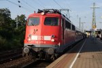 110 377-9 mit einem RE 4 Verstrker in Neuss Hbf am 05.08.09