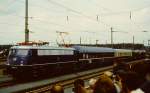 110 348-0 mit Autoreisezug auf der Fahrzeugparade  Vom Adler bis in die Gegenwart , die im September 1985 an mehreren Wochenenden in Nrnberg-Langwasser zum 150jhrigen Jubilum der Eisenbahn in