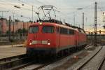 110 352 und 120 138 fuhren solo an ihren Nachtzug ran am 30.07.2010 in Mnchen HBF