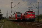 110 401-7 mit einem RE neben 425 048-5 in Wiesental am 04.08.2010