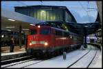 110 463 steht am 17.12.2010 mit der RB35 in Duisburg Hbf