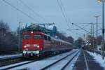 110 415-7 mit dem RE10460 (+5) nach Aachen Hbf in Geilenkirchen, 17.12.10