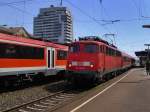 Die 110 344 am 11.05.2008 mit einem Fuballsonderzug bei der Einfahrt in den Frther Hbf.