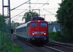 110 425-6 mit dem RE10437 aus Aachen nach Dortmund kurz hinter dem Bahnhof Geilenkirchen, 23.5.11