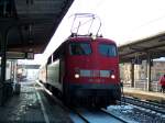 110 436 mit einem defkten Steuerwagen in Weinheim,er muss auf die RB nach Frankfurt warten bis er weiter fahren darf.Spter hat er noch eine zwangsbremsung bekommen.