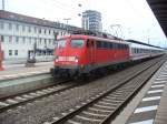 110 428-0 steht mit dem IC 2054 Frankfurt - Saarbrcken am 08.06.2011 in Kaiserslautern Hbf