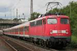 Die 110 494-2 schiebt den RE5 von Oberhausen nach Emmerich in Oberhausen Sterkrade ein am 29.07.2011