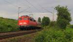 DB 110 415-7 mit dem DPE 10447 „Arminia Fan-Express  von Darmstadt Sd nach Herford, bei Erbach (Rheingau).