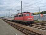 110 438-9 zieht den IC 2054 Frankfurt (Main) - Saarbrcken am 08.09.2011 aus Kaiserslautern    