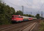 Die Stuttgarter 110 483-5 zog am 26.08.2011 den IC 2410 durch Dsseldorf-Oberbilk