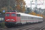 Die 110 427 zieht am 2.11.11 einen InterCity durch Dsseldorf-Angermund.