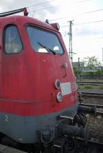 110 415 mit aerodynamischer Bgelfalte abgestellt im Ludwigshafener Hbf.