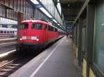 110 483 vor dem Zug und 110 418 als Schublok am IRE 3275 nach Tbingen Hbf ohne Halt bis Reutlingen, am 17.6.12 in Stuttgart Hbf.