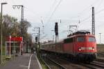 110 402 am 18.4.12 mit einem umgeleiteten RB 35 Verstrker bei der Durchfahrt durch Duisburg-Bissingheim.