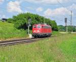 Der Bestand an 110ern mit Bgelfalte ist ja fast gen Null gesunken.Ich konnte die Dortmunder 110 491 mit durchgender Lfterreihe in Form des PBZ 2460 am 8.6.2013 bei Ebersbach an der Fils