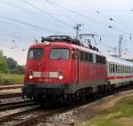 110 469-4 mit IC 1961(Hamburg-Stralsund)bei der Ausfahrt im Rostocker Hbf.28.06.2013