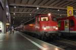 110 441-3 mit dem CNL 1286 & 1246 nach Hamburg &  Berlin bei der Bereitstellung in München Hbf am Abend des 12.08.13