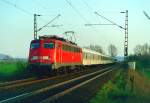 110 357 mit RE 24318 (Gttingen–Uelzen) am 20.04.2000 zwischen Banteln und Elze