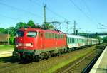 110 386 mit RE 24068 (Braunschweig–Norddeich Mole) am 13.05.2000 in Linsburg