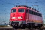 50 Jahre Baureihe 103. Zur Feier des Tages präsentiert sich 110 300-1 anlässlich der Lokparade im DB Museum Koblenz-Lützel zu Ehren des 50. Geburtstages. Am 14.06.1965 wurde E03 001 von der Deutschen Bundesbahn abgenommen und läutet damit den Beginn einer Ära ein.

110 300-1 und ihre Schwester 110 299 leisteten im Vorfeld die Testfahrten zwischen Forchheim und Bamberg. Zu diesem Zeitpunkt besaßen beide Loks verschiedene Versuchsträger, wie beispielsweise veränderte Drehgestelle um Testergebnisse für 200 km/h schnelle Fahrten zu liefern.

Später wieder zurück gebaut kehrten 110 299 und 300 in den Dienst der Serienmaschinen zurück. 110 300-1 war zu letzt bei DB Regio in Trier stationiert. Sie präsentiert sich hier in ihrem letzten Zustand vor der Zurückstellung von der Hauptuntersuchung.
(14.06.2015)