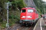 Kurz vor ihrem Ziel fürs Wochende ist am 13.09.2014 die 110 468-6 für die Triberger Bahnhofstage auf Gleis 3.