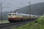 AKE E10 1309 Rheingold auf Sonderfahrt von Ribnitz-Damgarten nach Trier am 12.06.16  15:30 nördlich von Salzderhelden bei strömenden Regen am BÜ 75,1 in Richtung Göttingen