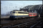 110381 verläßt am 21.02.1998 um 12.08 Uhr die Hohenzollernbrücke in Köln und fährt mit demn RB nach Koblenz in den HBF Köln ein.