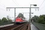 110 398 wurde am 8. August 2009 mit einem Sonderzug am Haken im Bereich der Kölner Südbrücke abgelichtet.