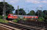 110 373-8 verlässt um 2007 den Abstellbahnhof in Düsseldorf-Wersten. Die Lok wurde am 14.05.1965 in Dienst gestellt und am 24.03.2010 verschrottet.
