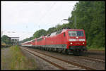 Wohl liegen geblieben war am 16.7.2005 der Autoreisezug nach Rostock Seehafen; denn er kam zu ungewohnter Zeit und zudem mit drei Lokomotiven bespannt um 8.36 Uhr durch den Bahnhof Natrup Hagen. Hinter der ziehenden 120105 liefen abgebügelt 110289 und 110353 mit!