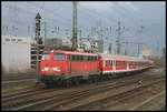 110481-9 fährt hier am 12.2.2007 mit einer RB Garnitur aus der Abstellgruppe zum HBF Münster.