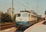 Die DB 110 313-4 hat mit dem D 358 von Berlin nach Basel SBB den Bahnhof Basel Bad. Bf. erreicht. 

Analogbild vom 9. Mai 1984