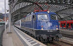 Lokomotive 110 428-0 am 10.04.2022 im Kölner Hbf.