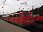 110 435-5 mit RE15023 nach Frankfurt steht zur Abfahrt in Koblenz bereit