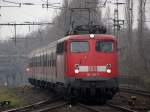 Die 110 496-7 fhrt am 24.11.07 mit einer RB nach Soest in den Bahnhof Dortmund-Hrde ein