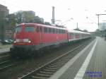 110 452-0 mit Regionalexpress von Hannover nach
Braunschweig im Bahnhof Peine. 29.04.2008