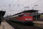 110 497-5 mit der RB 59 nach Dortmund bei der Einfahrt in Unna am 13.12.2008