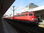 Hier schiebt die 110-401 am 21.03.2005 eine Regionalbahn. Hier in Mannheim Hbf.