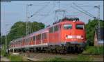 110 380 mit dem RE11596 (Zwischentakt Wupper-Express) nach Aachen am Km 29.0; unten links sieht man den Kollegen Eric Otten bei der Arbeit ;-) 29.5.2009