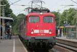 Die lautstarke 110 380-3 mit dem alten N28H zieht den RE4 Verstrker gerade in Geilenkirchen ein, aufgenommen am 16.06.2009