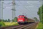 110 377 mit dem RE11592 von Dsseldorf nach Aachen an der ehem. Anrufschranke in Geilenkirchen 6.7.2009