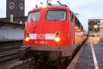 Die 110 398-5 mit dem leider unerwartet verfrhten Fussballsonderzug aus Herfort endete am 04.12.2009 mit Unmengen an Fans in Dsseldorf HBF