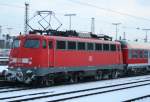 Die 110 457-9 schob den RE6 Ersatz ins KDA, um dort anschlieend der RE6 Richtung Minden zu ziehen, aufgenommen am 08.01.2010 in Dsseldorf Hbf