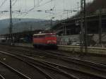 Pause!! Nachdem die 110 300-1 den IC335 an die 101 080-0 bergeben hat fhrt sie aus dem Gleis in ihre Abstellposition.Koblenz 6.2.2010