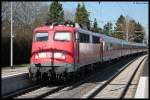 RE4 Verstrker mit blichen Silberlingen und der 110 494 als Zuglok bei der Einfahrt in Erkelenz.