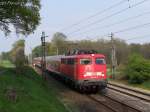 110 417-3 mal wieder an einem RE4 Zwischentakt mit der Nummer 11593 am Km 42.3 kurz vor Hckelhoven-Baal. 27.04.2010