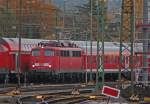 110 415-7 steht mit einem Verstrkerpark abgestellt am Aachener Hbf, 6.11.10